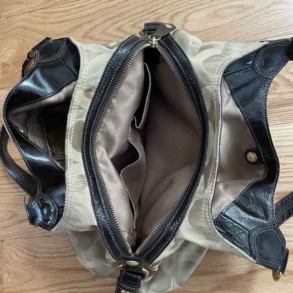 Coach Bag, Leather Handles - Picture 5 of 10